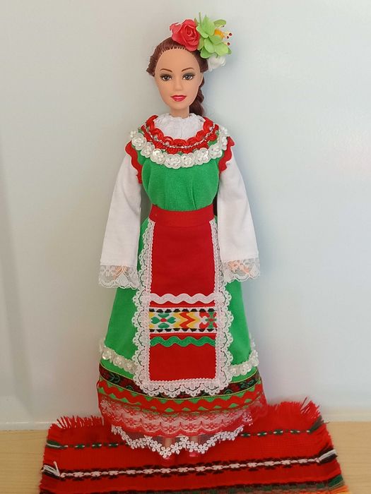 Сувенирна кукла Мина с Ихтиманска народна носия.