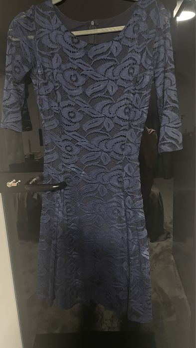 Дантелена тъмно синя елегантна рокля