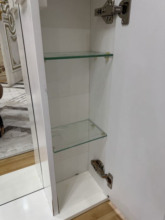 Шкаф с зеркалом для ванны