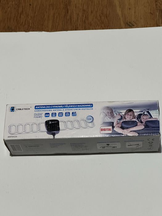 Antena cu amplificator auto DVB-T Cabletech plus o antena analogic.