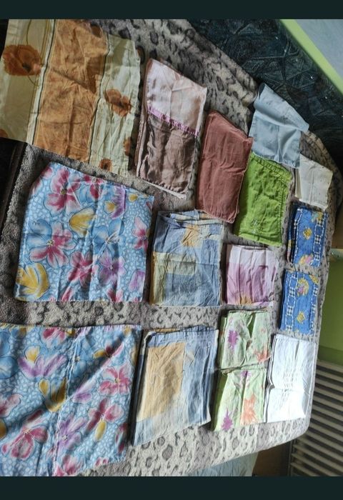 Fețe de perne, diferite modele diferite culori, diferite mărimi.
Aproape toate produsele sunt din afara țării și sunt de o calitate impecabilă.