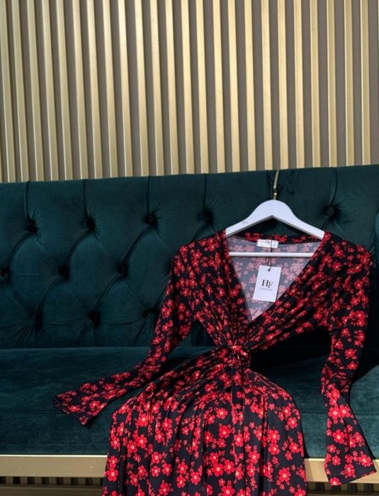 Продам платья ! Адеми койлектер!!!