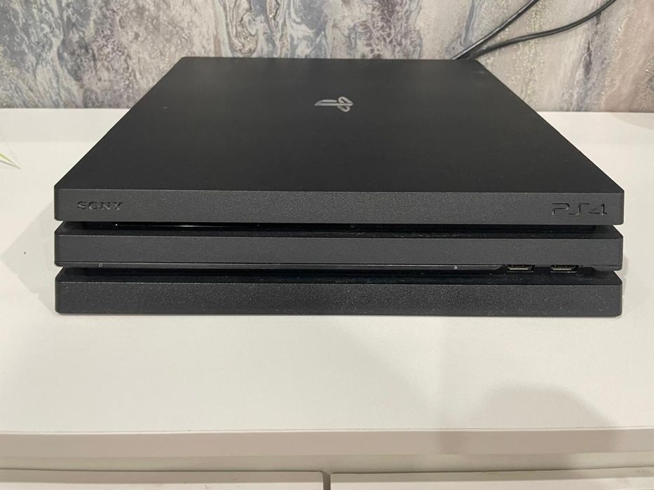 Продам PS 4 Pro 1Tb
