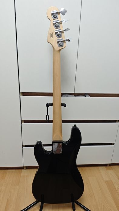 Squier precision jazz bass