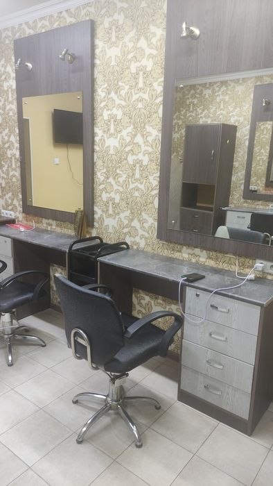 70000 Сдам места в салоне красоты