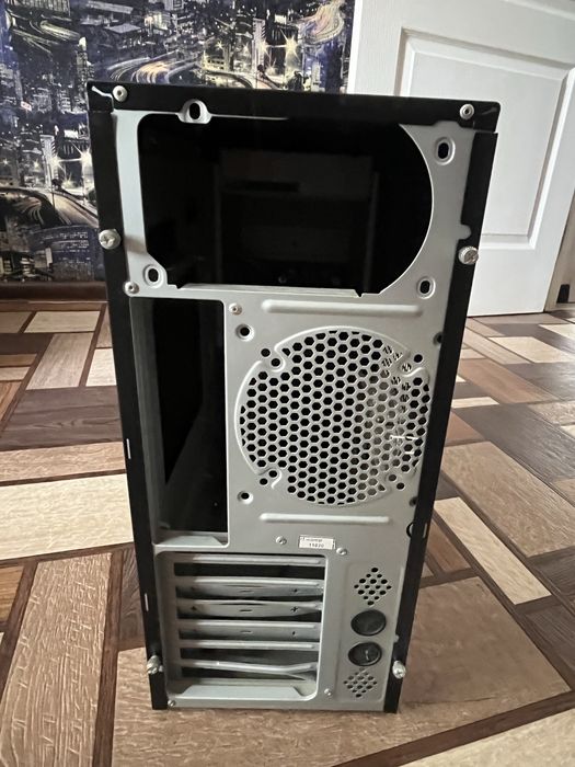 Продам корпус для компьютера