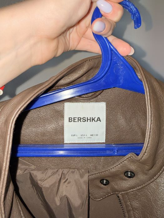 Куртка коженка Bershka