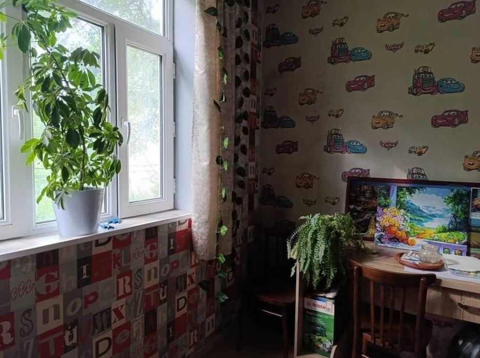 Продаётся 2х комнатная 2 этаж Карасу-4