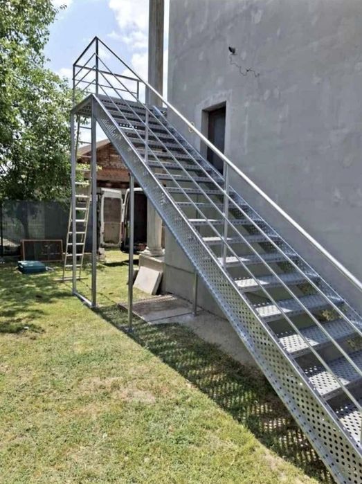 Scări metalice zincata