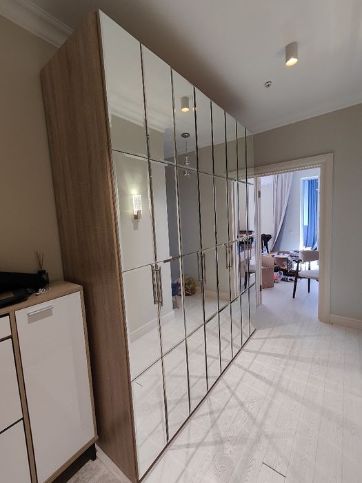 Шкаф с зеркалами