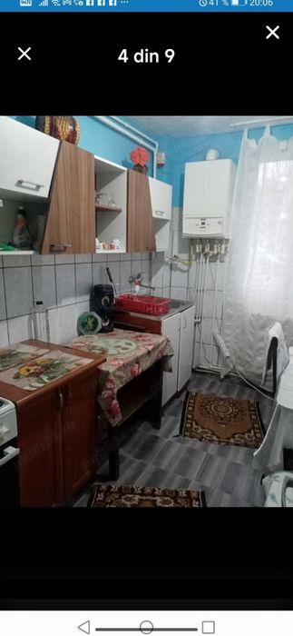 Vând garsonieră mare la parter.