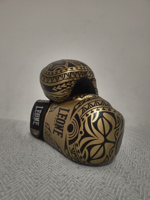 Боксови ръкавици Leone