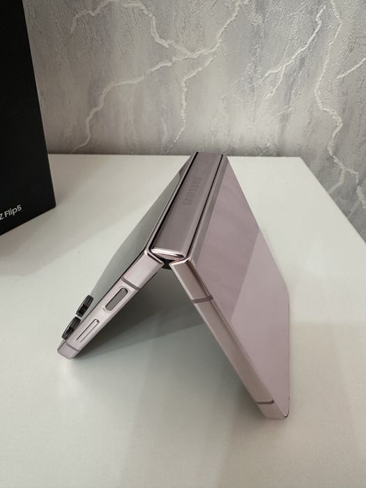 Срочно Samsung Galaxy Z Flip5