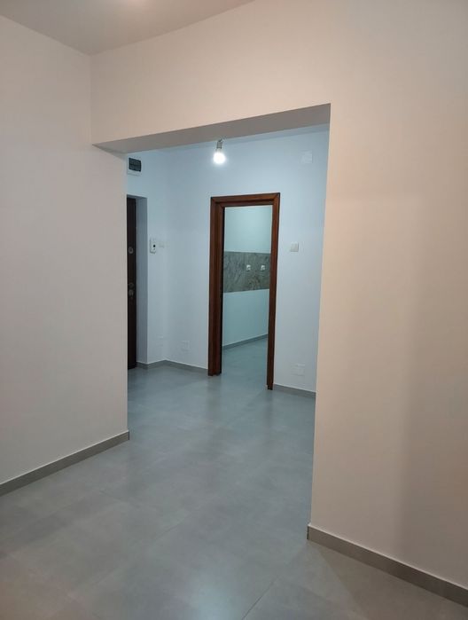 Apartament Pacurari 3 camere etaj 2/9 din 1990 Decomandat  Renovat