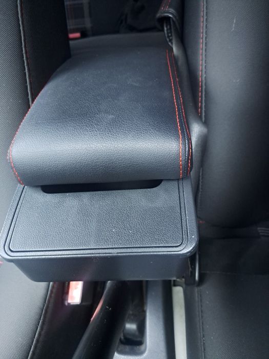 Vând cotiera nouă logan