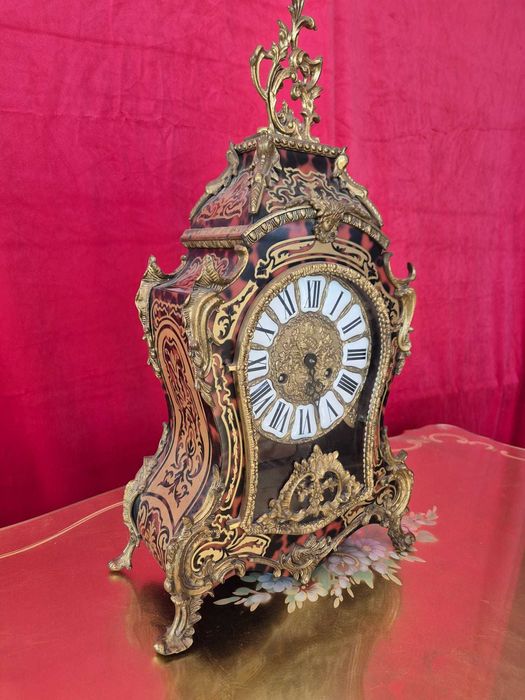 Ceas de masă cu intarsii