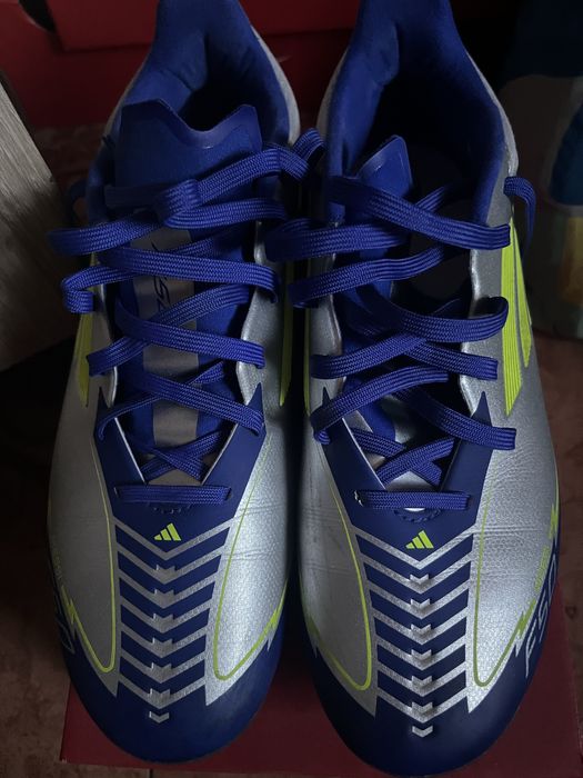 Vând ghte fotbal f50 messi