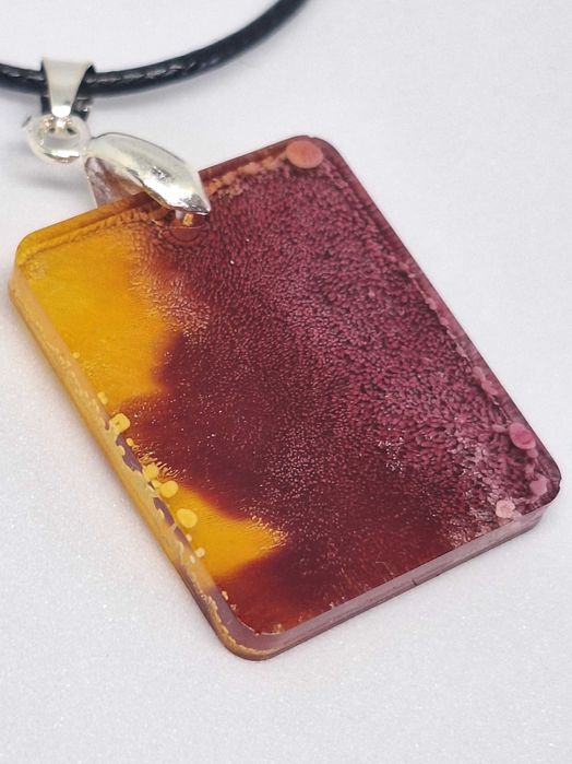 Ръчно изработени колиета от епоксидна смола