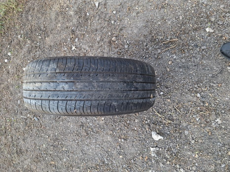 Продаю шины 215/55/17.