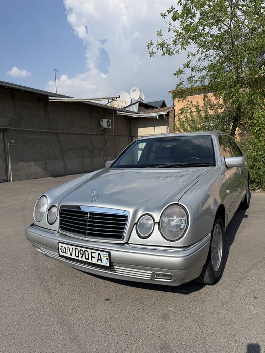 W 210  Mercedes-benz