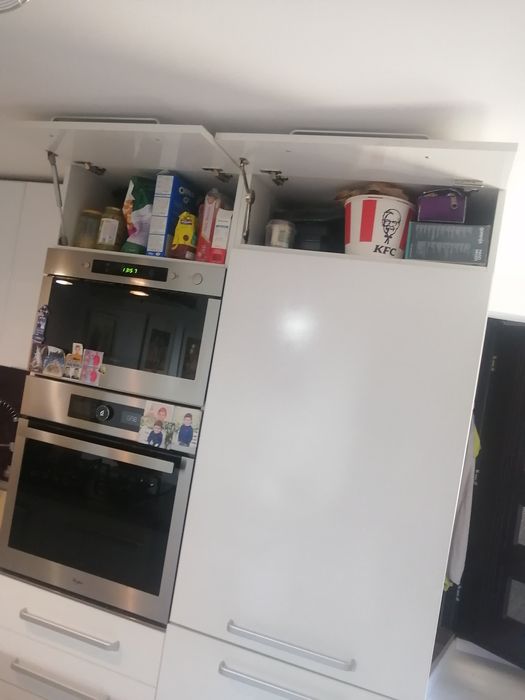 Mobila de bucatarie complexa  de marime mai micuța cu insula făcută la comanda +chiuveta