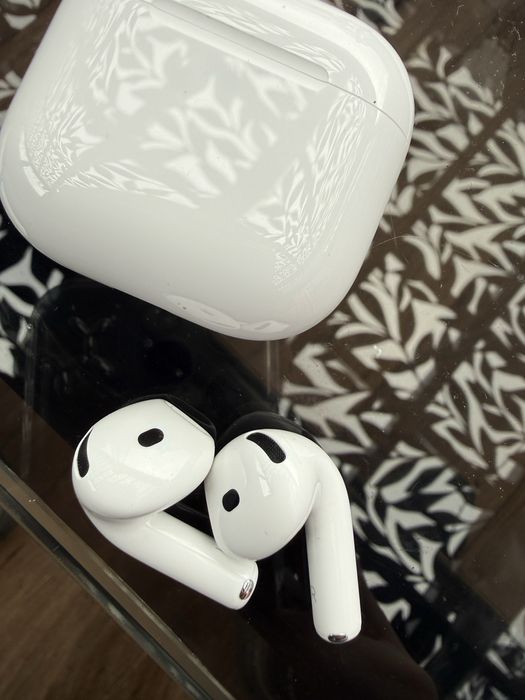 AirPods 4