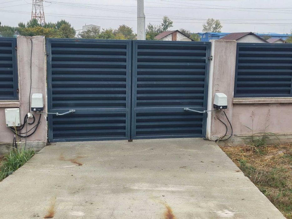 Teren 500 mp și fundație casă 140 mp, de vânzare, comuna Simnicu de Sus (6 km distanță de Craiova), împrejmuire, utilități, porți pe telecomandă