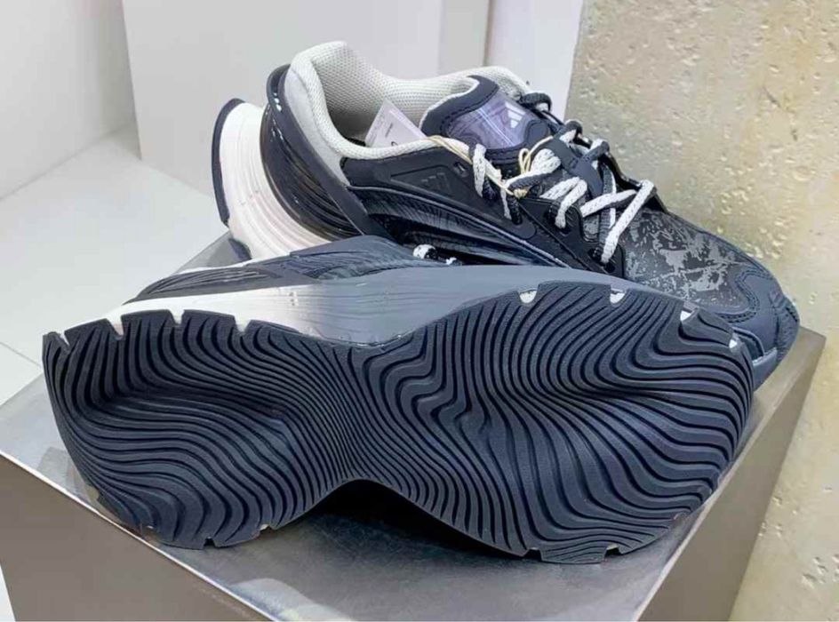 Продавам нови оригинални маратонки с кутия Аdidas XLG Metawave