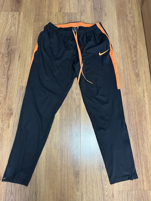 Pantaloni barbat
