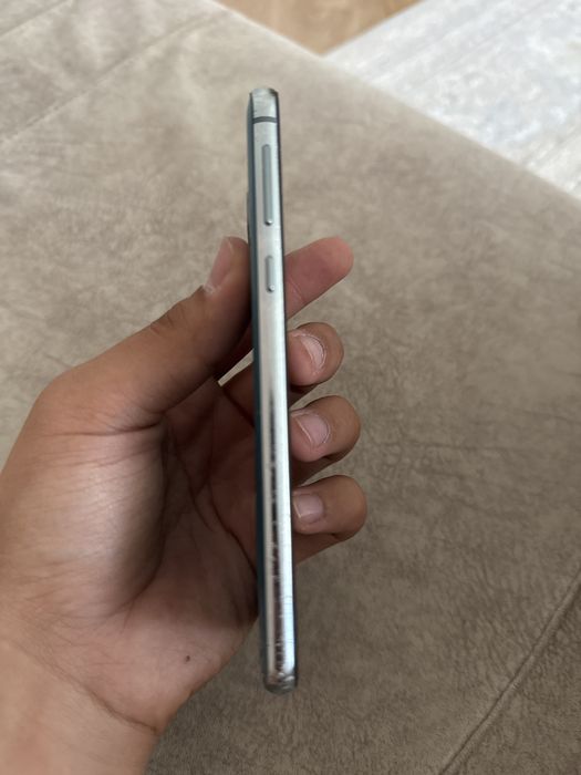 Samsung S10e.