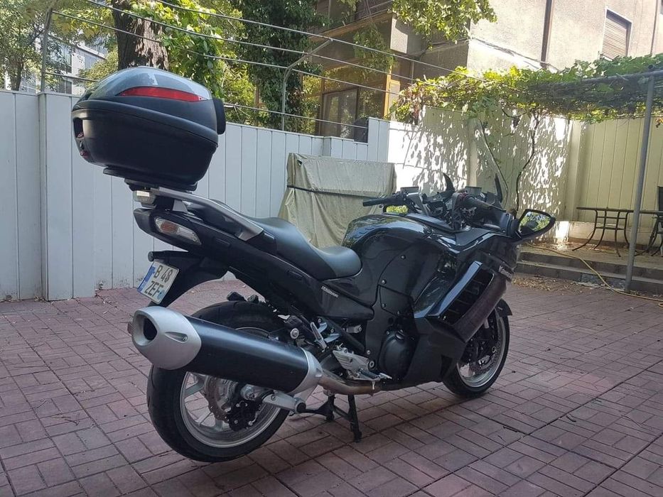 Vând kawasaki 1400 gtr 2009 unic proprietar 15k ținut in garaj nelovitpret 7000 euro