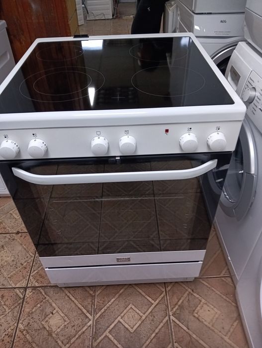 Като нова свободно стояща печка с керамичен плот VOSS 2години Гаранция