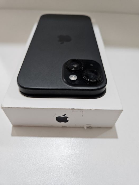 iPhone 15 negru 256GB la cutie