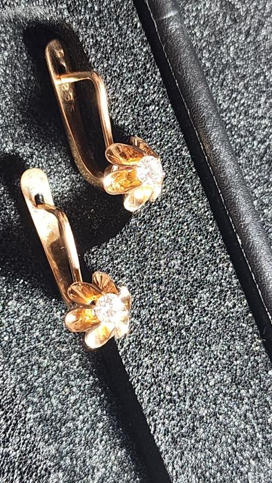 Серьги ссср 583 с якутскими брильянтами. 3.2 мл каждый.