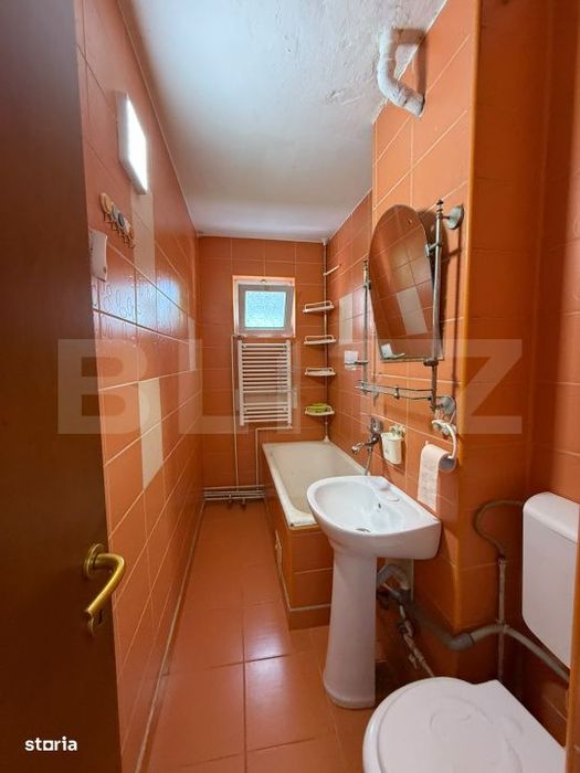 Apartament 3 camere, decomandat, Zona 9 Mai, Et 2
