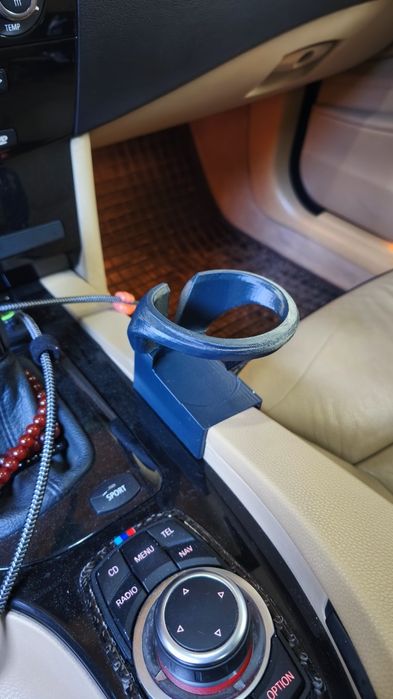 Поставка за чаша за BMW E60