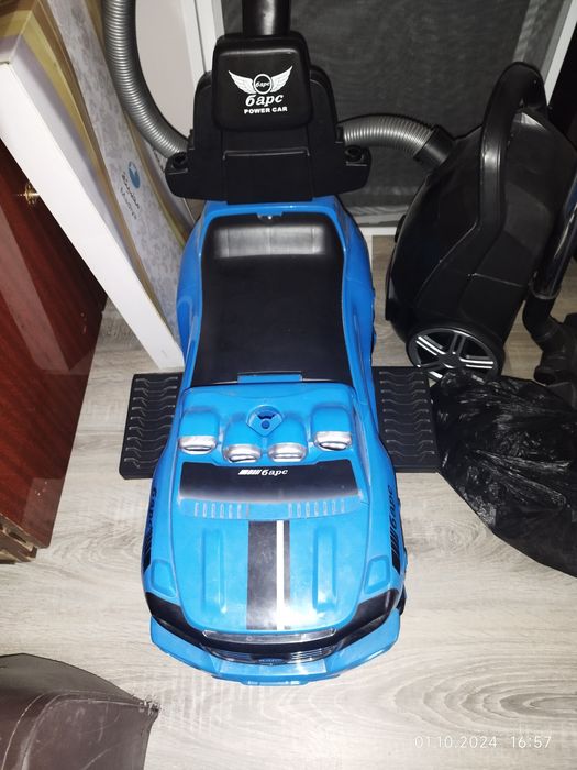 Продаю детскую машинку