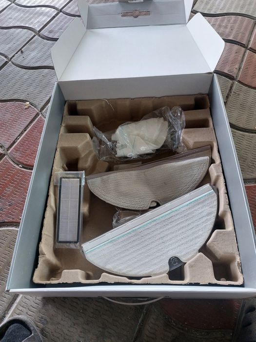 Продам робат полисов Roborock S6