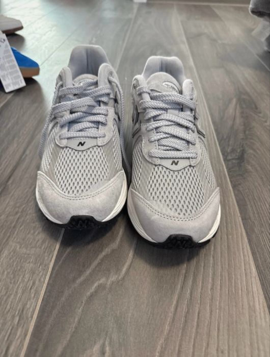 New Balance 2002R