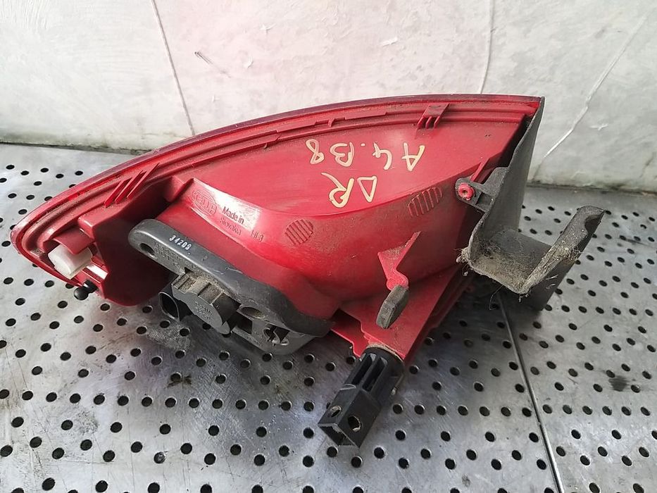Stop tripla lampa dreapta audi a4 b8 8k limuzina