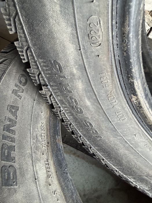 Продам две шины R15 зима