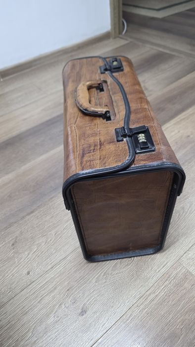 Geantă / valiză din piele
