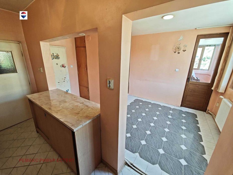Продава се Четиристаен апартамент в Русе, Дружба 3 - 102 кв.м за 1519 €/кв.м - Снимка #10