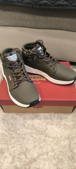 Детски нови маратонки, спортни обувки и планински обувки с етикет