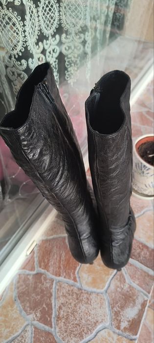 Продавам дамски кожени ботуши от естествена кожа