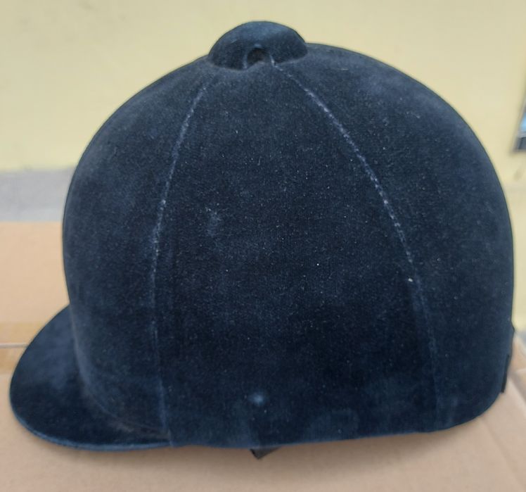 Детска Тока черно кадифе