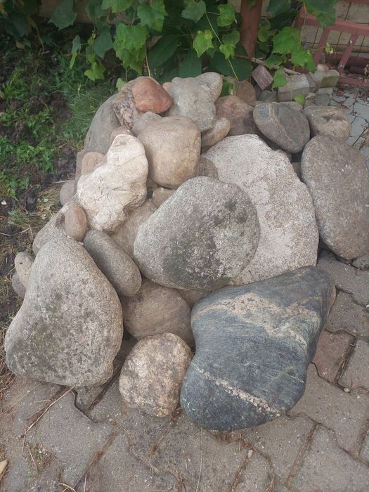 Vand bolovani, pietre de rau.