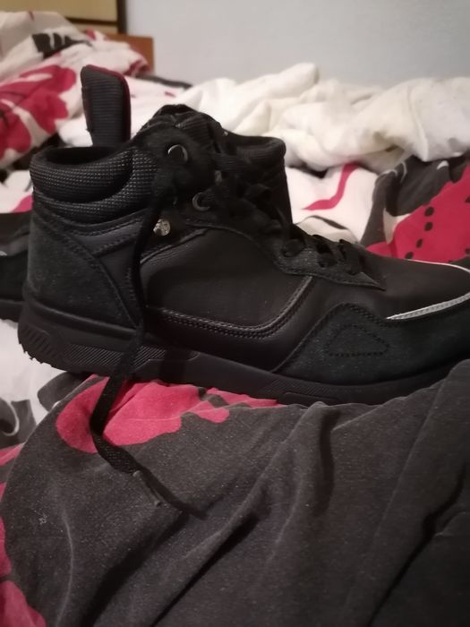 Обувки за момче, номер 39,запазени без скъсано  и захабено.