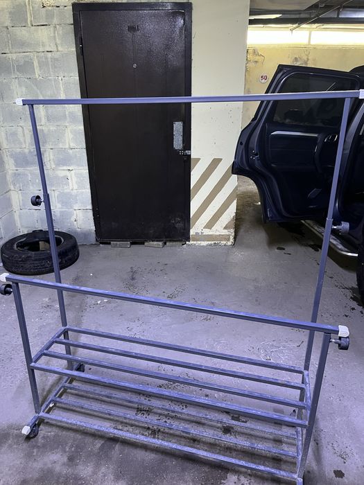 Отличная вешалка вместительная