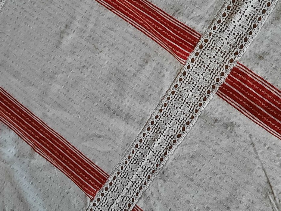 fata de masa din panza tesuta la razboi